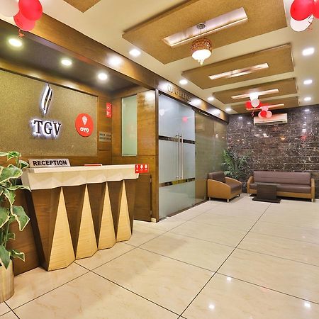 Oyo 13253 The Grand Vinayak Hotel Ахмедабад Экстерьер фото