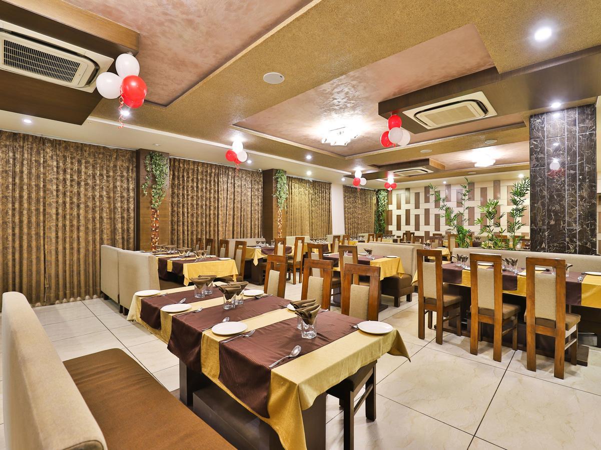 Oyo 13253 The Grand Vinayak Hotel Ахмедабад Экстерьер фото