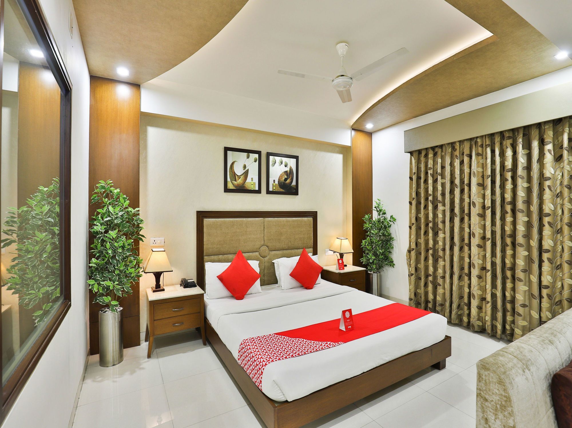 Oyo 13253 The Grand Vinayak Hotel Ахмедабад Экстерьер фото